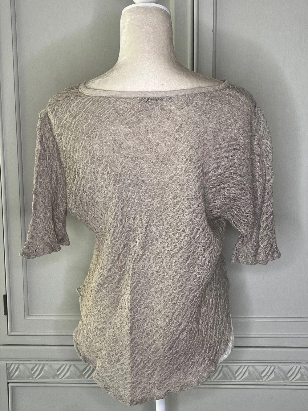 Women's Taupe Textured V-Neck Tunic Top - Picture 2 of 3